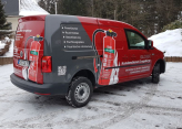 Roter Caddy beschriftet mit Gloria Kundendienst Erzgebirge 